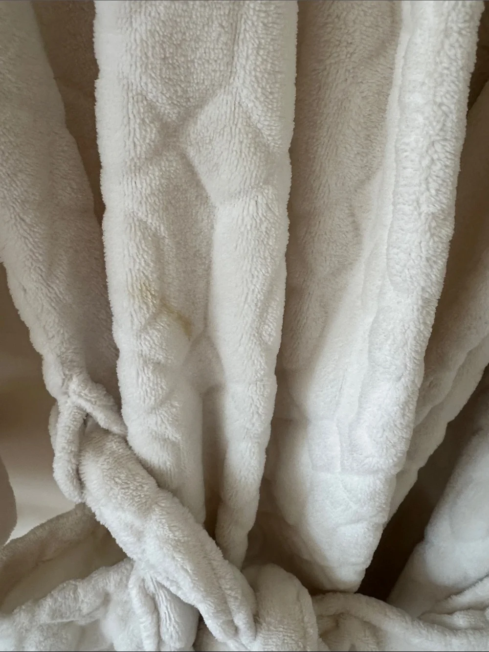 Midnight by Carole Hochman Quilted White Plush Bathrobe with Shawl Collar pocket